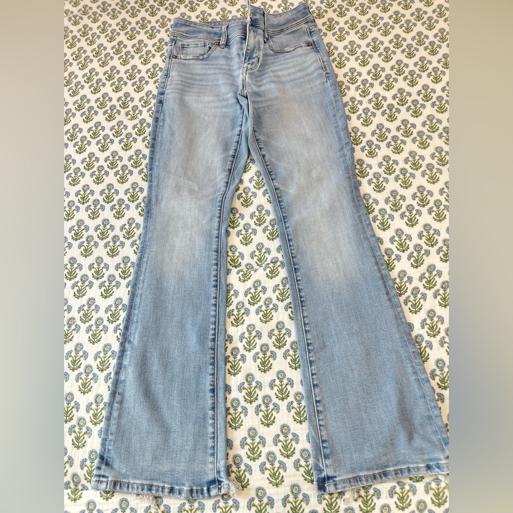 American Eagle Outfitters Light Blue Flare Jeans
2Regular